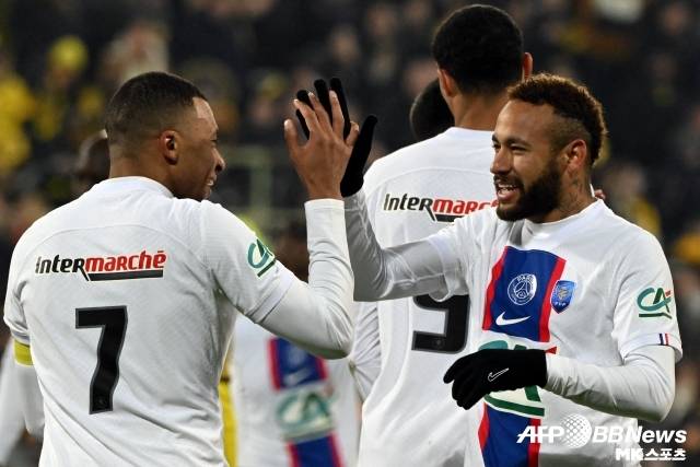 나세르 알 켈라이피 PSG 회장은 챔피언스리그 우승에 대해 ’집착‘하는 모습을 보였고 목표로 삼았으나 매번 다다르지 못했다. 특히 메시와 네이마르, 음바페가 함께했을 때는 챔피언스리그 결승은커녕 조기 탈락하는 수모도 겪었다. 사진=AFPBBNews=News1