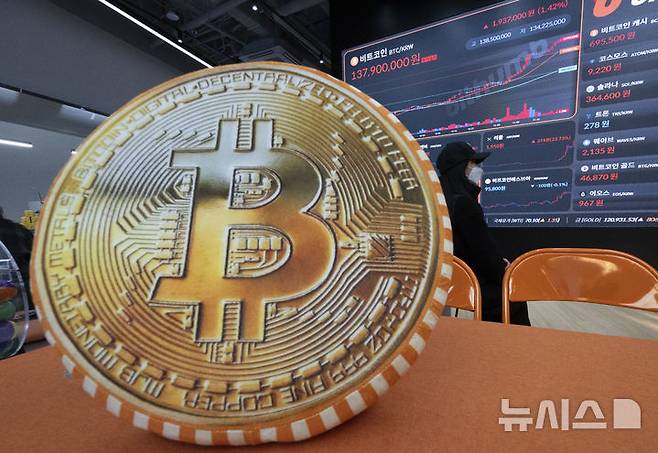 [서울=뉴시스] 김근수 기자 = 서울 서초구 빗썸라운지 시황판. 2024.11.22. ks@newsis.com