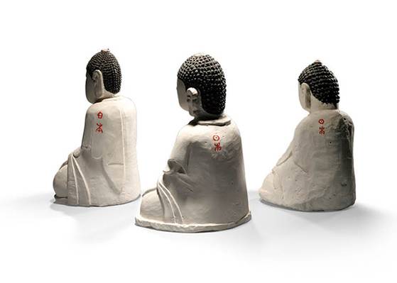 다산 정약용의 제안으로 어깨에 ‘日本’자를 새긴 ‘해남 대흥사 천조천불좌상’. [사진 국립중앙박물관]