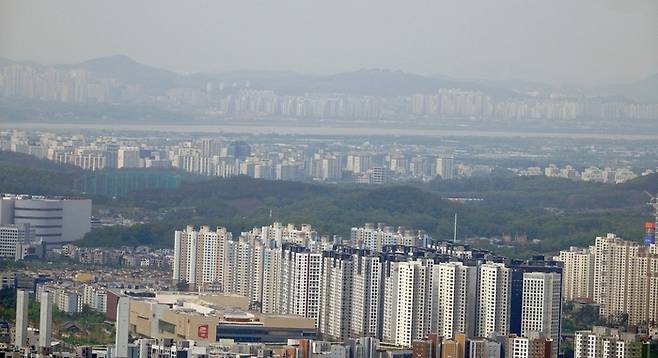 맨 앞 아파트단지가 경기 고양시 삼송지구, 뒤편 녹지대가 창릉지구이다. [사진출처=연합뉴스]