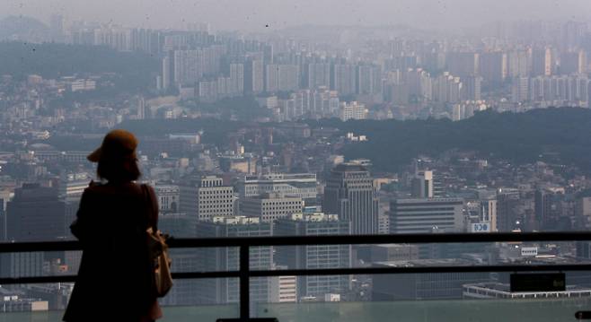 다음주 전국에 총 3411가구의 아파트가 공급된다. 26일 서울 중구 남산에서 서울 아파트 단지가 보이고 있다./사진=뉴시스