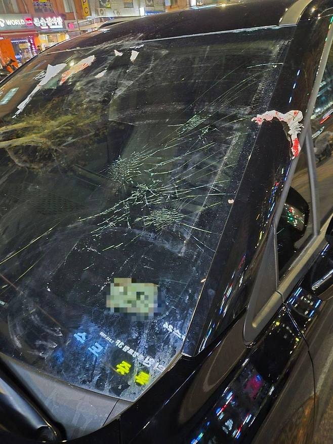 18일 파손된 공수처 차량 [공수처 제공. 재판매 및 DB 금지]