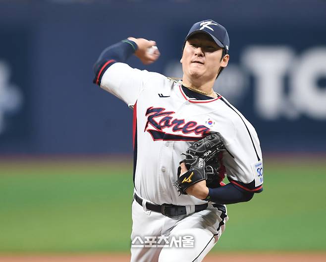야구 국가대표팀 선발투수 곽빈이 고척스카이돔에서 열린 쿠바와 평가전에서 역투하고 있다. 사진 | 최승섭기자 thunder@sportsseoul.com