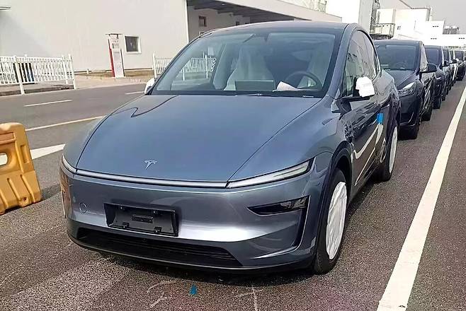 사진 : 테슬라 모델 Y 주니퍼 (출처=Carscoops)