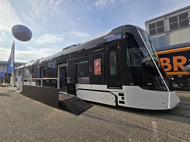 현대로템의 수소전기트램. 대전도시철도 2호선에 납품될 예정이다. 강갑생 기자