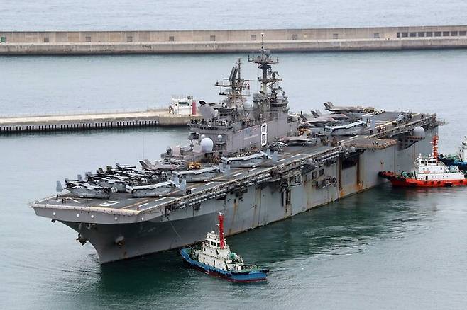 미국 해군의 와스프급 강습상륙함 마킨 아일랜드함이 지난 2022년 3월 22일 부산 남구 해군작전사령부 부산작전기지 부두로 입항하고 있다. 세계일보 자료사진