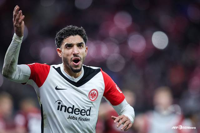 오마르 마르무시의 골 세리머니. /AFPBBNews=뉴스1