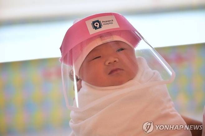 태국 신생아 2020년 4월 9일(현지시간) 태국 방콕의 한 병원에서 촬영된 신생아의 모습. 2025.01.19
[AFP 연합뉴스 자료사진. 재판매 및 DB 금지]