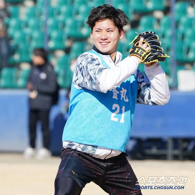 주니치가 2025년 신인 1순위로 지명한 좌완 가네마루. 4개팀이 그를 1순위로 지명해 추첨을 통해 주니치 유니폼을 입었다. 가네마루는 2군 스프링캠프에서 시즌을 준비한다. 사진캡처=주니치 드래곤즈 SNS
