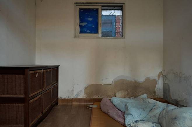 김용일(가명)씨가 살던 쪽방의 모습. /이랜드복지재단