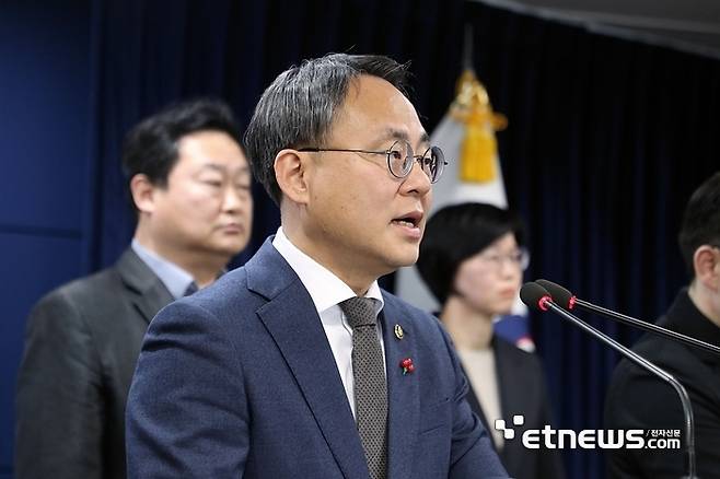 고기동 행정안전부 차관이 지난 2024년 1월 31일 오전 정부서울청사 브리핑실에서 '디지털행정서비스 국민신뢰 제고 대책'을 발표하고 있다. [사진= 행안부 제공]