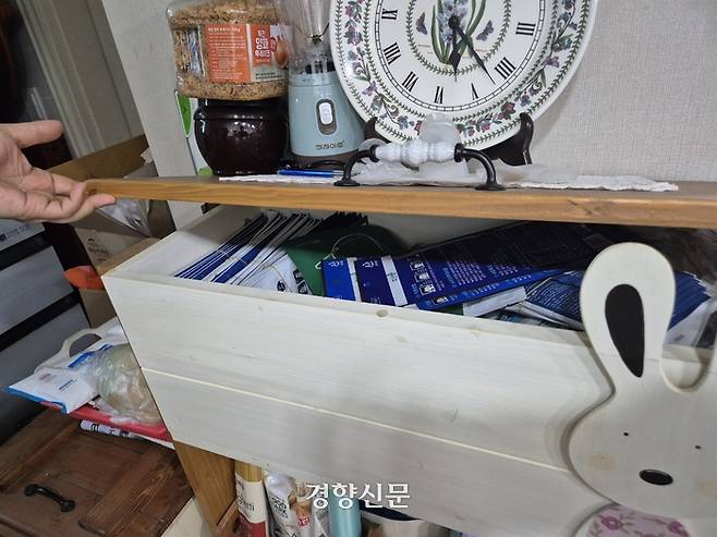 이제는 쉽게 구할 수 있는 마스크지만 정유엽군의 어머니는 여전히 마스크를 가득 사다 집에 쟁여놓는다.  반기웅 기자