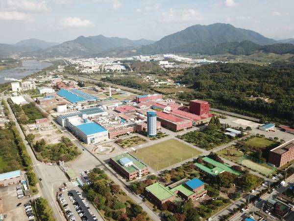 코스모신소재 충주 공장 전경. / 사진=코스모신소재