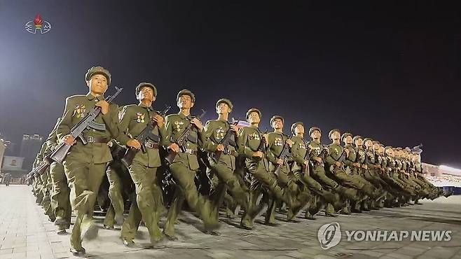 북한 민방위무력 열병식 북한의 조선중앙TV는 북한 정권 수립 기념일(9ㆍ9절) 75주년을 맞아 2023년 9월 8일 김일성광장에서 민방위무력 열병식이 진행됐다고 보도했다. [조선중앙TV 화면]