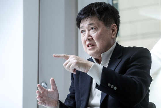 통계청장 출신 유경준 전 국민의힘 의원이 20일 오후 서울 서초구 사무실에서 중앙일보와 인터뷰하고 있다. 김성룡 기자