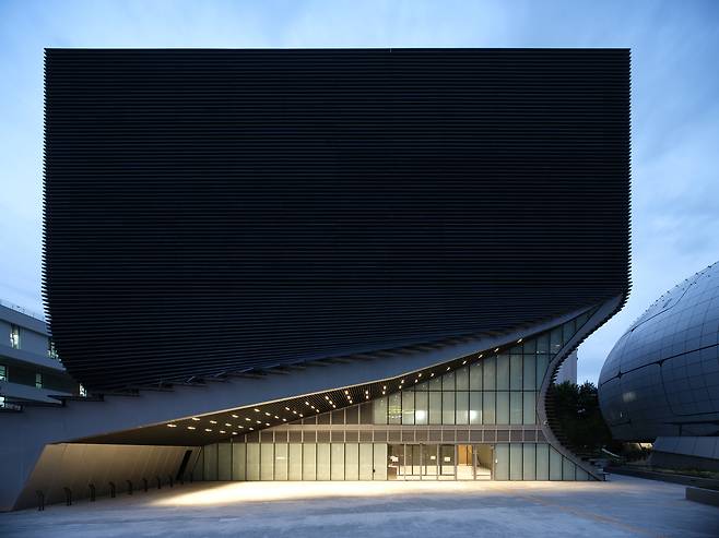 The facade of Photography Seoul Museum of Art  (SeMA)