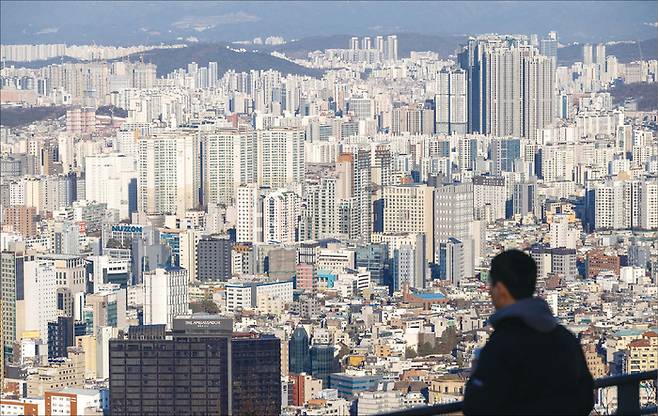 전국적으로 아파트 경매 물건이 쏟아지는 시기에는 경매를 통한 내집마련을 고려해볼 만하다. (윤관식 기자)