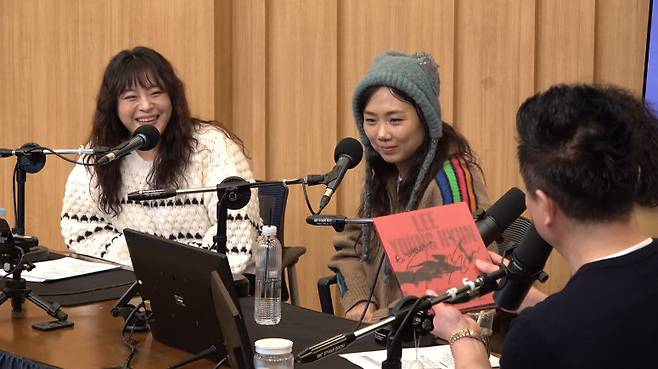 왼쪽부터 이영현, 안신애 (사진=SBS 파워FM ‘두시탈출 컬투쇼’ 캡처)