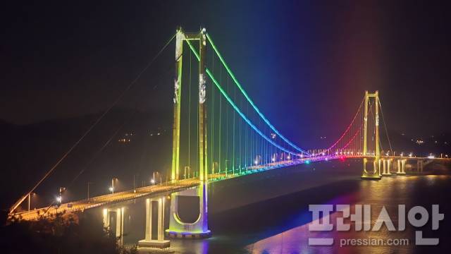 ▲밤에 더 빛나는 야간 관광명소 '팔영대교'ⓒ고흥군