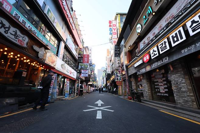 지난달 31일 서울 종로구 식당가가 한산한 모습이다.(사진=연합뉴스)