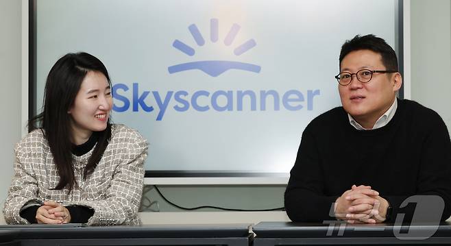 제시카 민 스카이스캐너 여행 전문가와 김경일 아주대 교수가 10일 서울 강남구에 위치한 공유오피스에서 뉴스1과 인터뷰하고 있다. 2024.1.10/뉴스1 ⓒ News1 장수영 기자