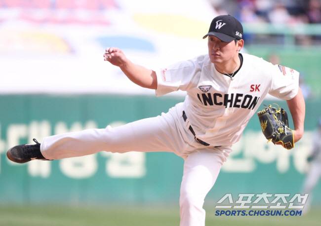 2019년 투구하는 하재훈의 모습. 스포츠조선DB