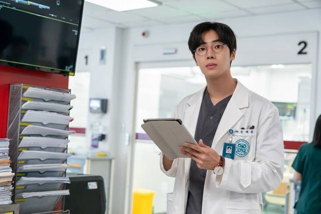 ‘중증외상센터’ 추영우, 의사 가운 입었다 (제공:넷플릭스)