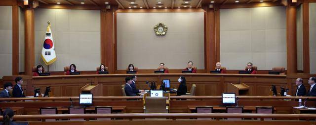 문형배 헌법재판소장 권한대행 등 재판관들이 22일 오전 서울 종로구 헌법재판소에서 열린 최상목 대통령 권한대행 부총리 겸 기획재정부 장관의 헌법재판관 미임명 관련 권한쟁의심판 1차 변론에 참석해 있다. 최주연 기자