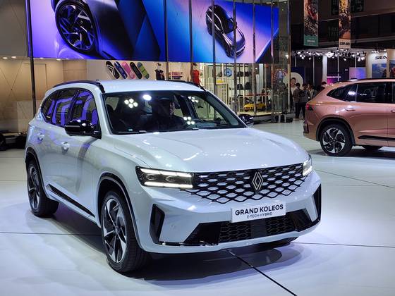 지난 17일 서울 마포구 상암동 중앙일보 사옥에서 열린 중앙일보 '2025 올해의 차' 1차 심사에서 르노코리아 뉴 그랑 콜레오스가 1049점을 받아 1위를 차지했다. 사진 박영우 기자