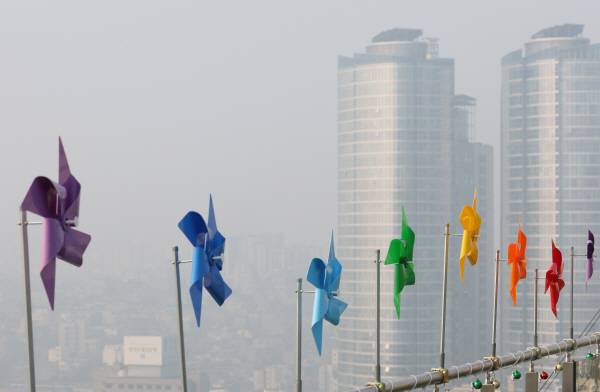 미세먼지 농도가 ‘나쁨’ 수준을 보인 1월 21일 오전 서울 남산에서 바라본 도심 모습. 사진은 기사 내용과 직접적인 관련이 없음. 연합뉴스