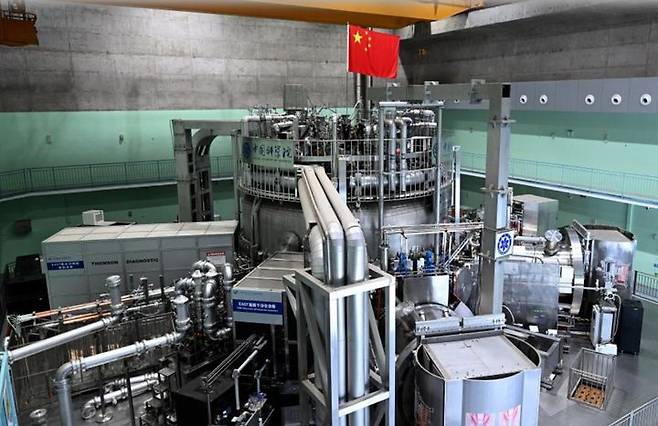 [허페이=신화/뉴시스] ‘인공 태양’으로도 불리는 핵융합 시설인 ‘실험적 고급 초전도 토카막(EAST)’ 2025.01.22. *재판매 및 DB 금지