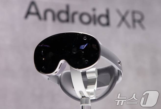 22일(현지시간) 미국 새너제이 SAP센터에서 열린 삼성전자 상반기 '갤럭시 언팩 2025'에 XR 기기 '프로젝트 무한'이 전시돼 있다. (삼성전자 제공) 2025.1.23/뉴스1
