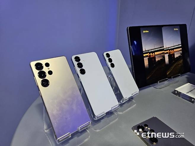 갤럭시S25시리즈.