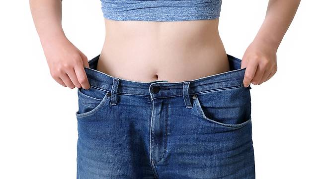 규칙적으로 운동하면서 날씬한 허리둘레를 유지하는 것이 암을 막는 가장 효과적인 방법이라는 연구 결과가 나왔다./사진=클립아트코리아