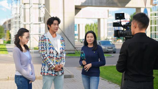 신사마는 결혼한 뒤 아내와 함께 영어학원을 운영하다가 인플루언서 업계로 뛰어들었다. 그는 “그 직후에 코로나19가 터진 걸 보면 거의 반강제였다”고 회고했다. [사진 국제소셜인플루언서협회]