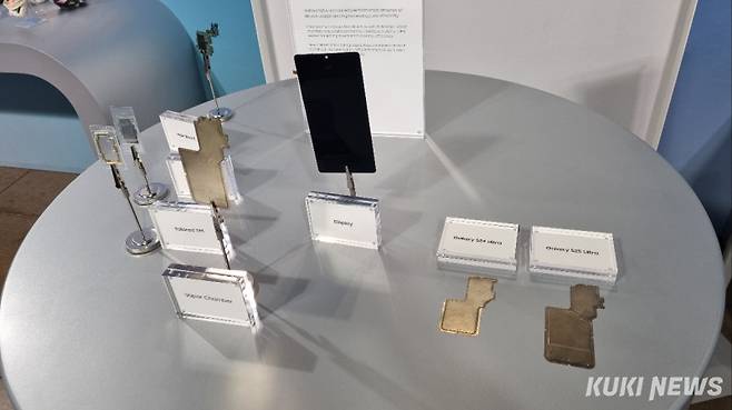 22일(현지시간) 캘리포니아주 새너제이(San Jose) 소재 SAP센터에서 ‘갤럭시 언팩 2025(Galaxy Unpacked 2025)’ 행사에서 디스플레이 등 갤럭시 S25 시리즈의 각 부품이 진열돼 있다. 김재민 기자&nbsp;