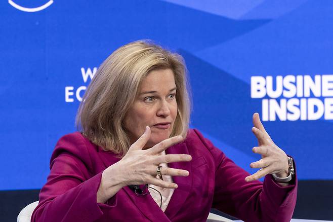 제니퍼 존슨 프랭클린템플턴 회장이 55회 세계경제포럼 ‘가상자산의 갈림길’세션에서 발언하고 있다.