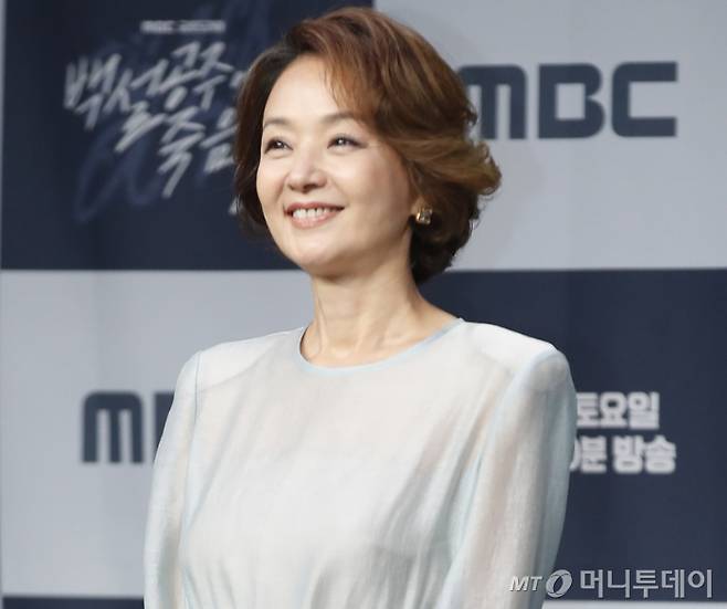 배우 배종옥이 과거 생활고에 시달리면서도 원치 않는 작품은 끝까지 하지 않았다고 밝혔다. /사진=뉴스1