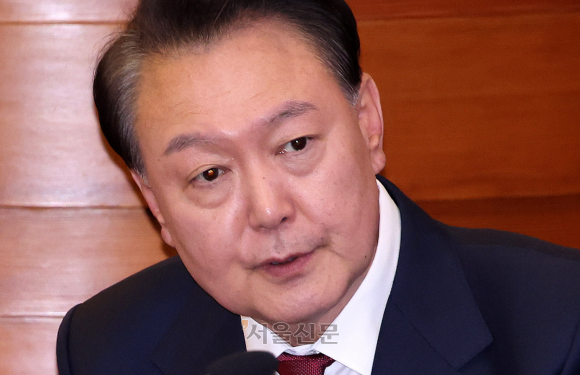 탄핵심판 4차 변론 출석한 윤석열 대통령 - 윤석열 대통령이 23일 서울 종로구 헌법재판소에서 열린 탄핵심판 4차 변론에 출석하고 있다. 2025.1.23 사진공동취재단