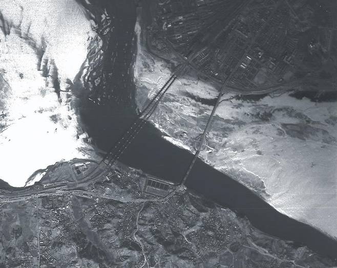 한강철교와 한강인도교 항공사진 (1946년 10월 16일 촬영) [서울역사박물관 제공. 재판매 및 DB 금지]