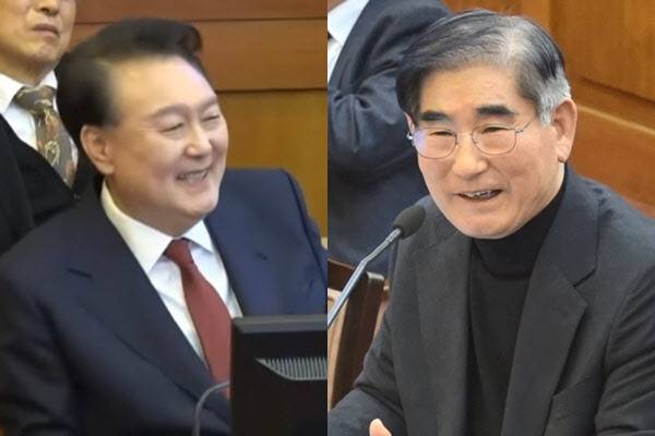 23일 윤석열 대통령(왼쪽)과 김용현 전 국방부 장관이 23일 오후 서울 종로구 헌법재판소에서 열린 탄핵심판 4차 변론기일에 출석해 있다. (사진=헌재 제공)