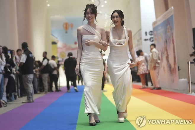 image.png 태국 동성결혼 합법화 첫날 1천800여쌍 결혼 행렬