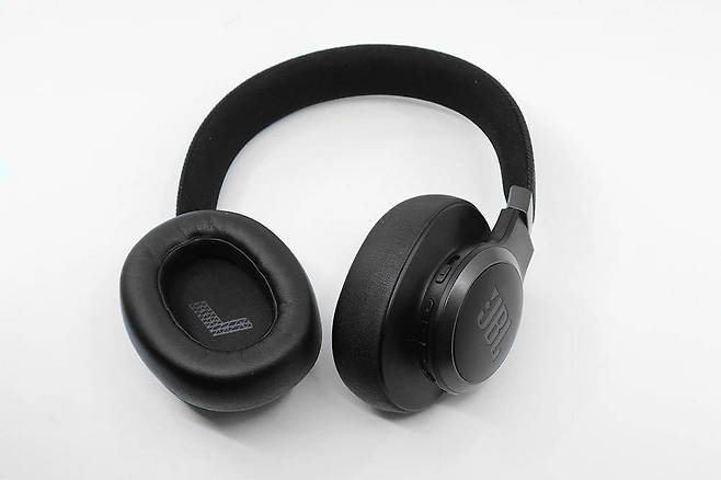 청취 경험을 높이는 다양한 편의 기능을 지원한다 / 출처=IT동아