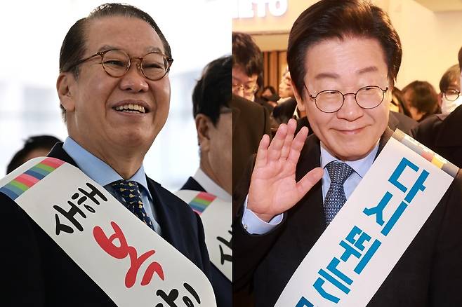 Ruling People Power Party interim leader Rep. Kwon Young-se (left) and main opposition Democratic Party of Korea Chair Rep. Lee Jae-myung send Lunar New Year greetings to people in Seoul ahead of a weeklong Seollal holiday. (Yonhap)