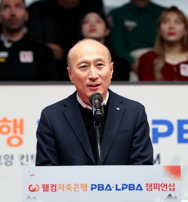 웰컴저축은행 김대웅 대표이사가 24일 고양 킨텍스 PBA 스타디움서 열린 '웰컴저축은행 PBA-LPBA 챔피언십' 개막식서 환영사를 전하고 있다./PBA