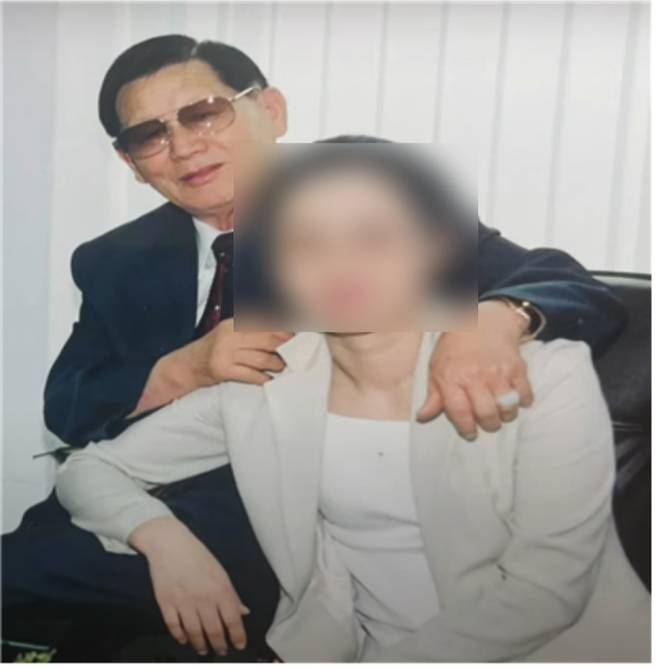 신천지 이만희 교주(왼쪽)와 신천지 강사 출신 A씨(오른쪽). A씨는 신천지 내부에서 신적 존재로 추앙받는 이만희 교주에 의해 1997년부터 6년동안 성적 착취를 당했다고 주장하고 있다. 사진 A씨 제공