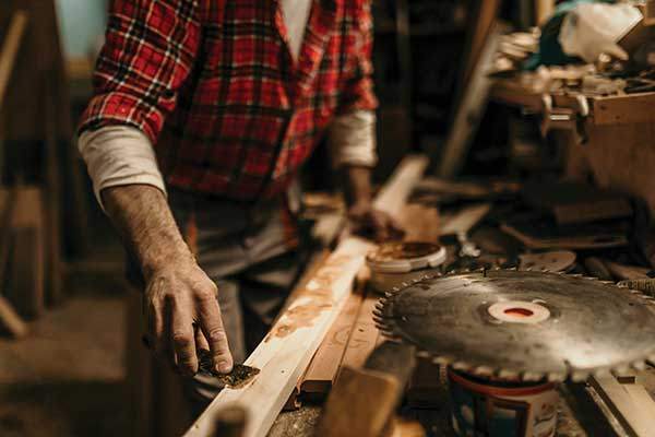 '목수'하면 떠오르는 이미지가 있다. 멋지고 자유롭고 거침없다.