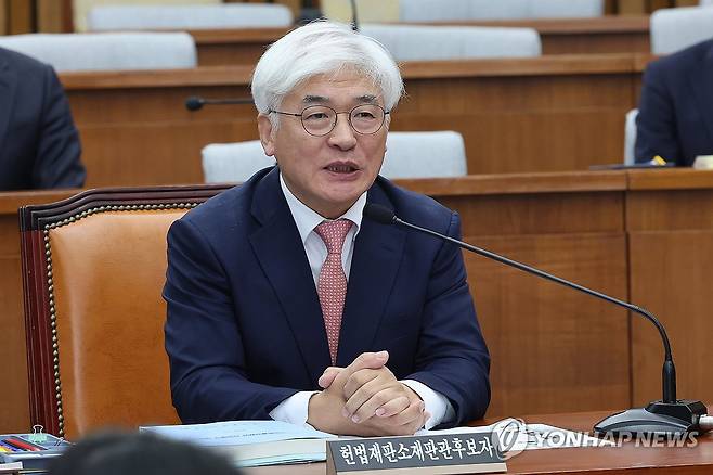 답변하는 마은혁 헌법재판관 후보자 (서울=연합뉴스) 김주성 기자 = 마은혁 헌법재판관 후보자가 지난달 23일 오전 서울 여의도 국회에서 열린 인사청문회에서 위원 질의에 답하는 모습 [연합뉴스 자료사진]