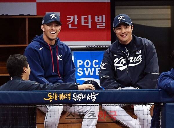 토미 에드먼(왼쪽)·김하성. ⓒ스포츠코리아