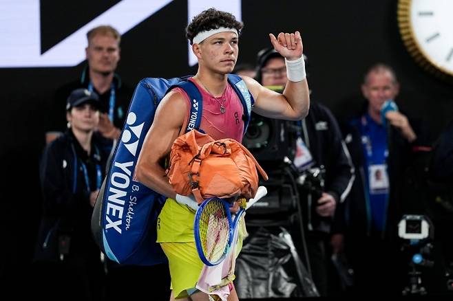 준결승전 패배 후 코트를 떠나는 벤 쉘튼(사진 GettyimagesKorea)